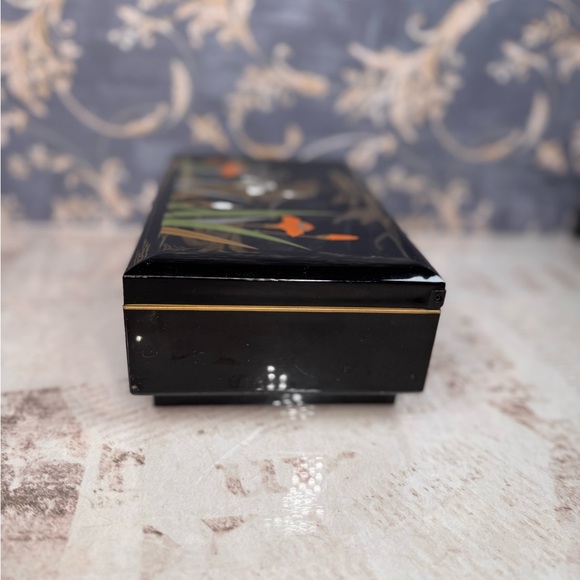 Vintage Black Lacquer Music Box Floral Inlay Jewelry Box Mirror Lid - Picture 8 of 9